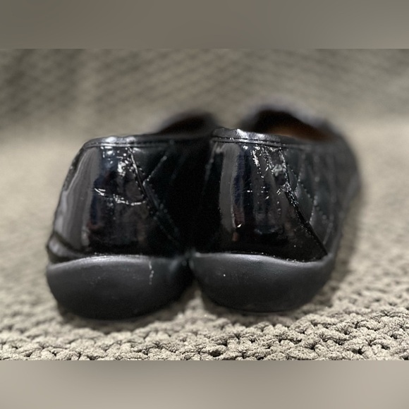 Time & Tru Slip-On Flats, Quilted Texture w/Toe & Heel Patent Detail; Size 7 - Picture 4 of 6